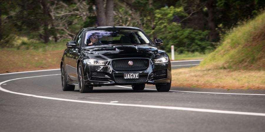  Jaguar XE 25t R-Sport 2015 года  (AU) (фото 12 из 40)